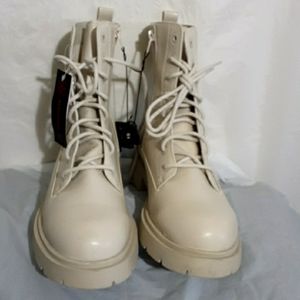 NWT No Boundaries Cream Color Lug Heel Combat Boots SZ 11